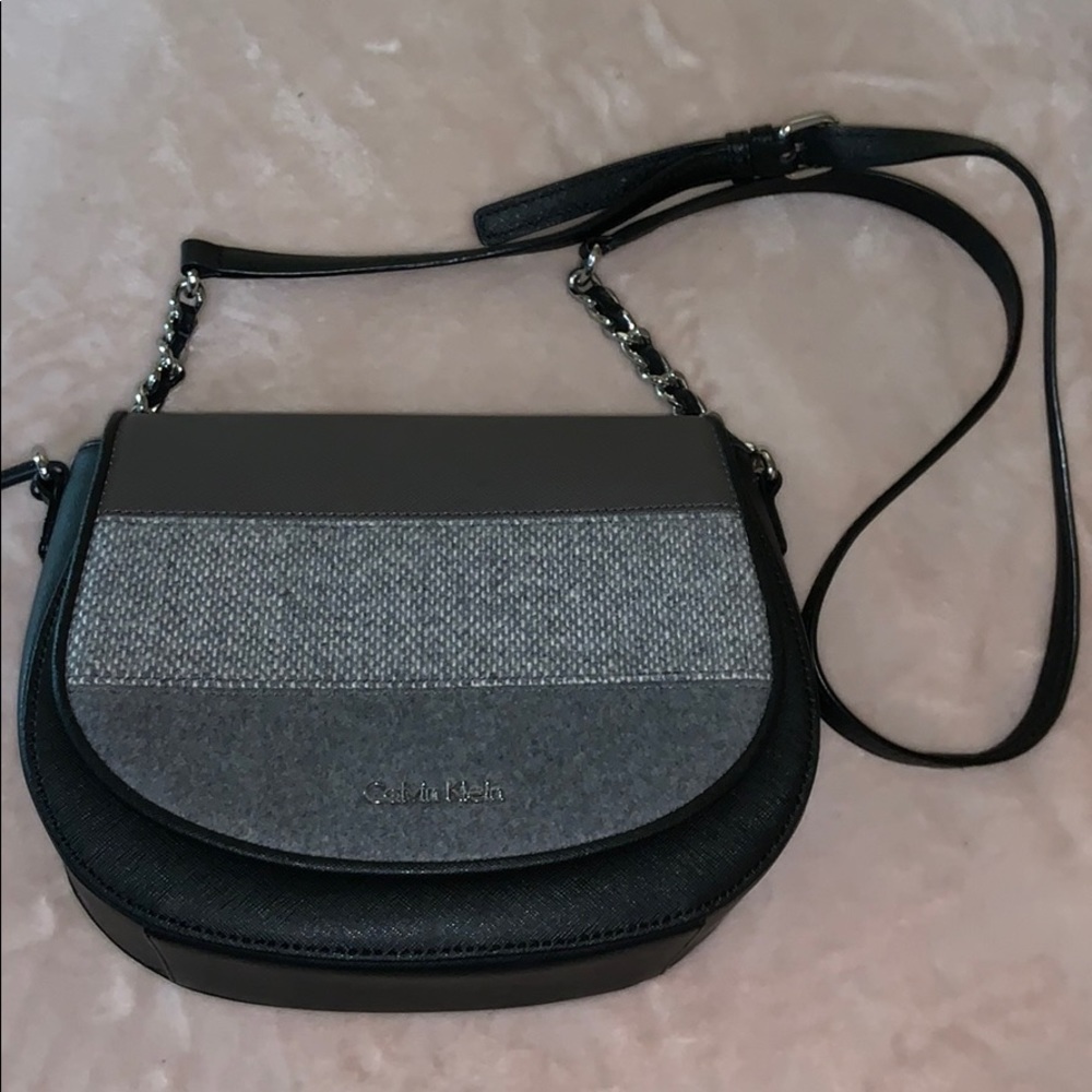 Calvin Klein Crossbody w/Chain